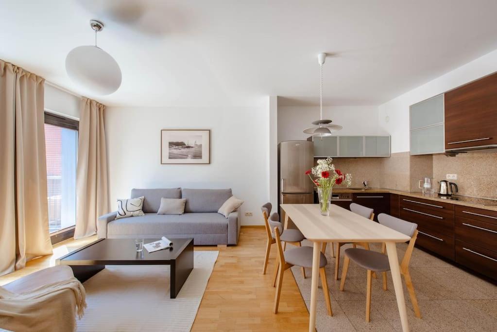 Wygodny Apartament Przy Dworcu Cracovia Esterno foto