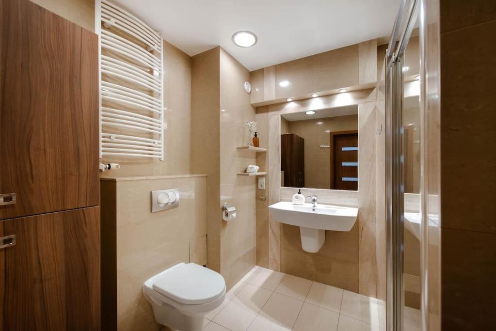 Wygodny Apartament Przy Dworcu Cracovia Esterno foto