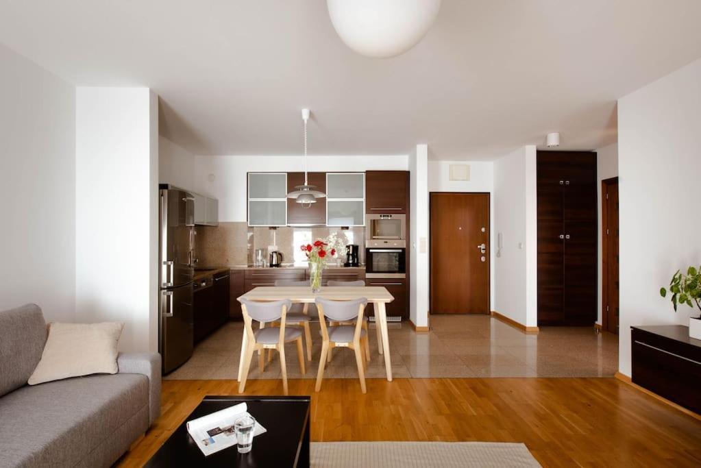 Wygodny Apartament Przy Dworcu Cracovia Esterno foto